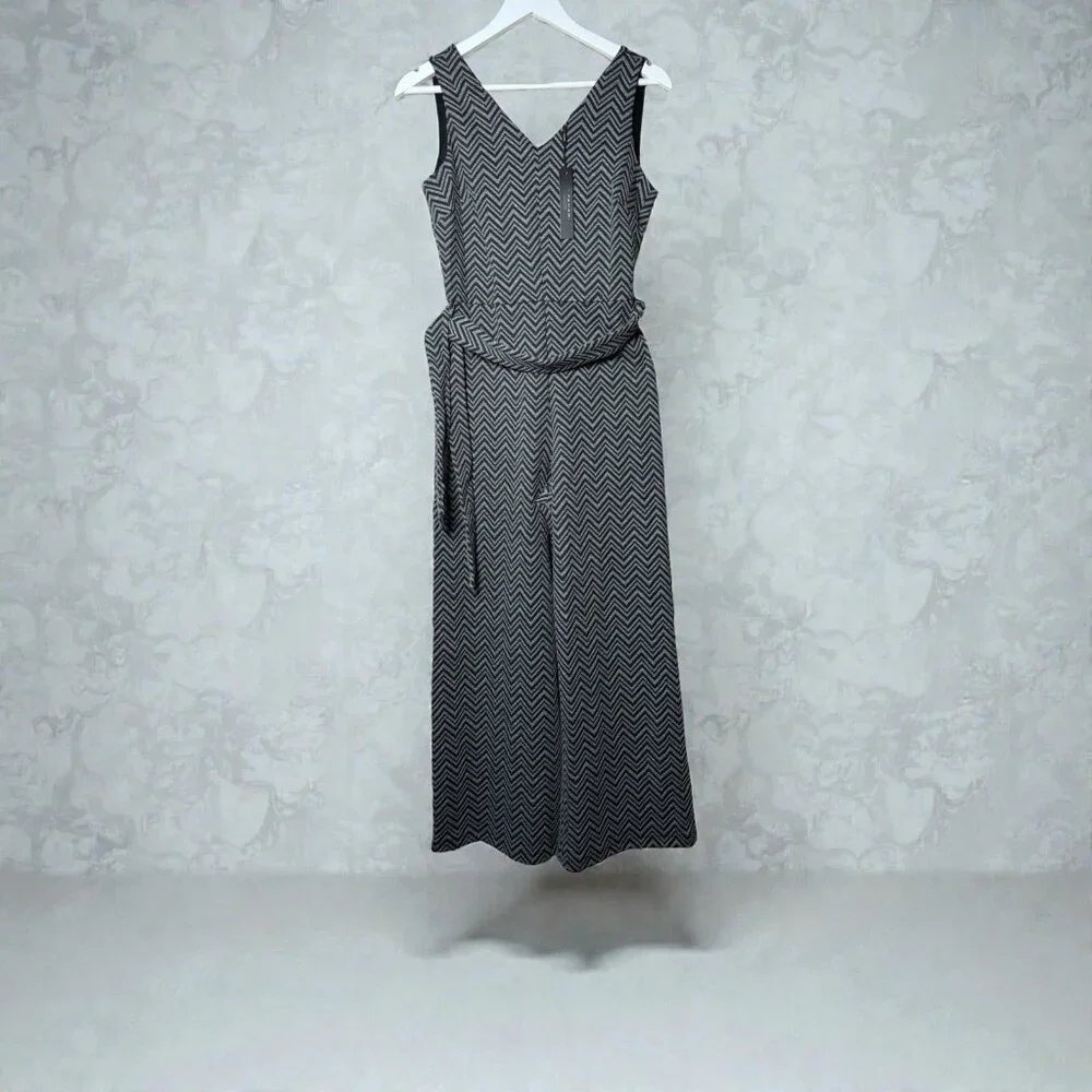 T Tahari Women's sleeveless belted Jumpsuit Black Chevron print NWT Size XS - Picture 3 of 14